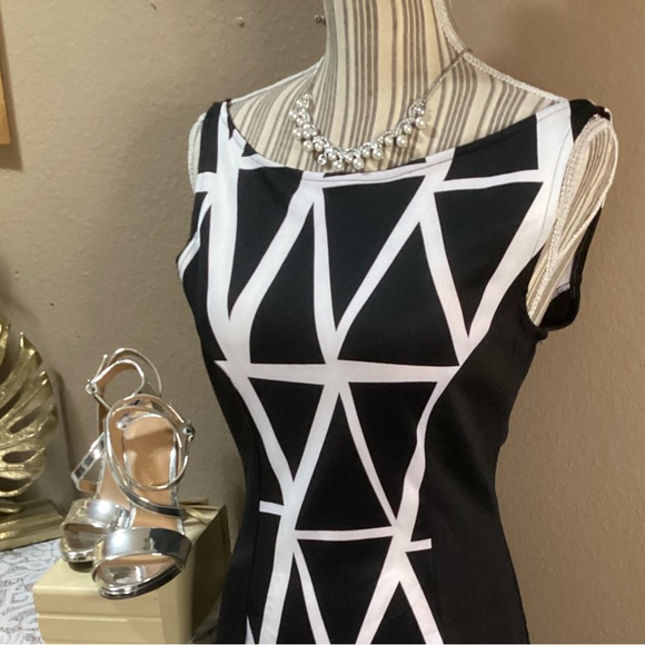 🎁NWT CLASSIC WOMEN Modern print DRESS - Picture 5 of 12